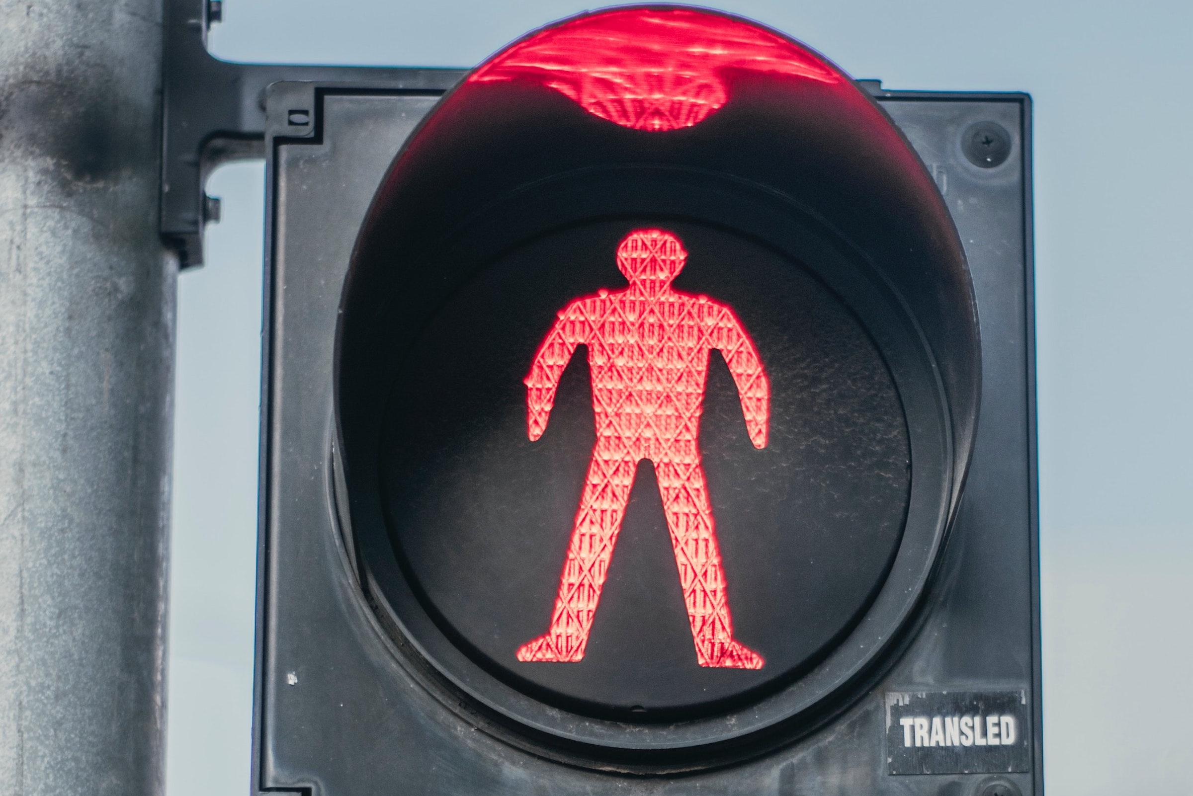 Feu rouge - Photo par Davis Sanchez de Pexels