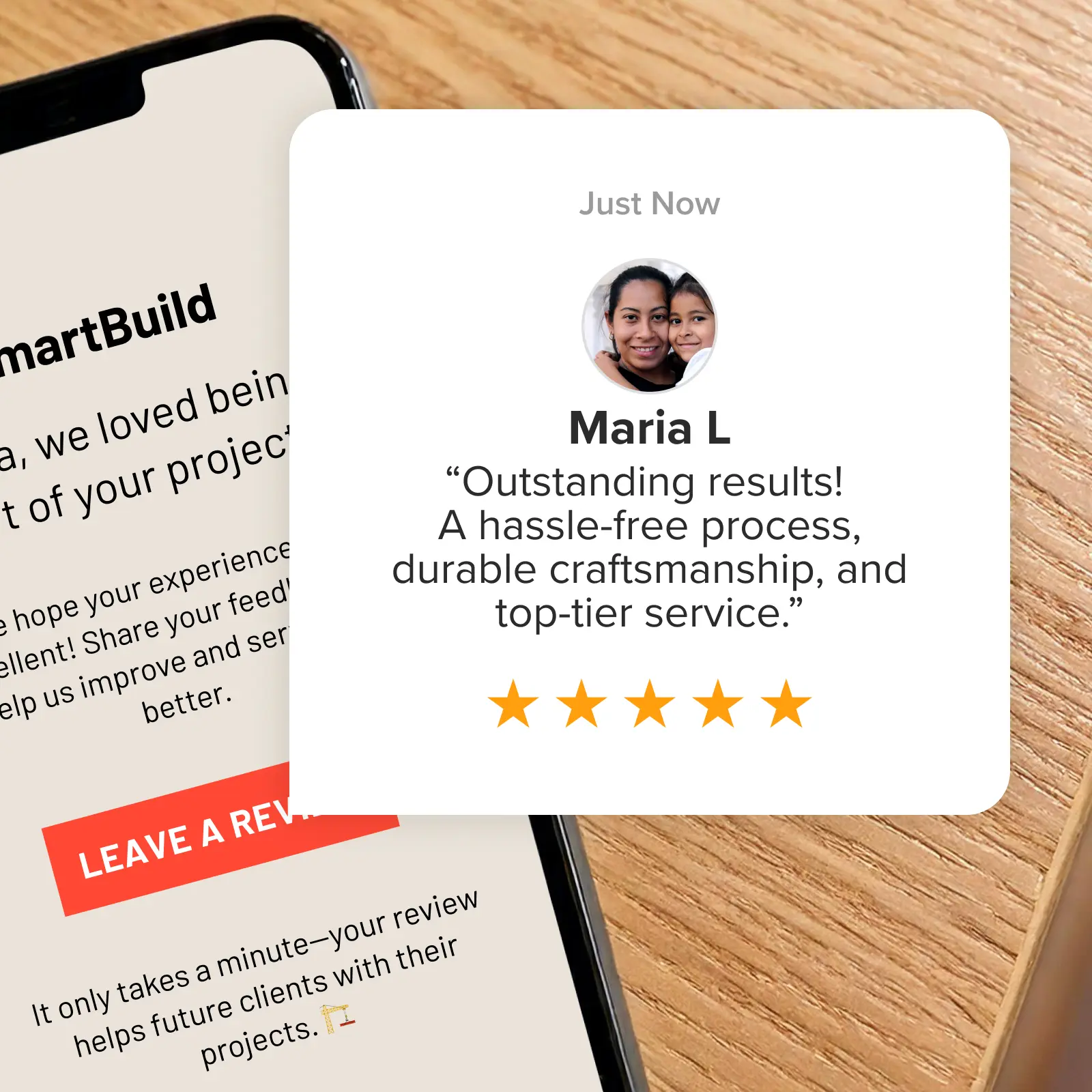 Un courriel de demande d’avis à côté de l’avis d’un client.