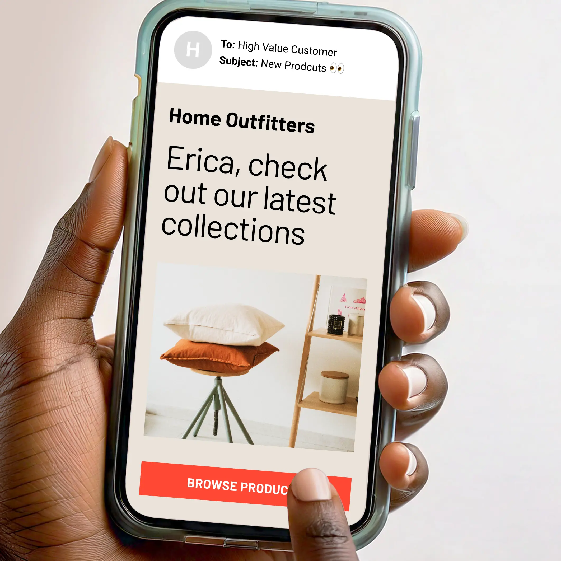 Un courriel pour le commerce électronique affiché sur un téléphone.